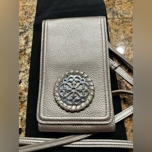 BRIGHTON FERRARA ZINC PEARL PHONE ORGANIZER LEATHER CROSSBODY MINT CONDITION